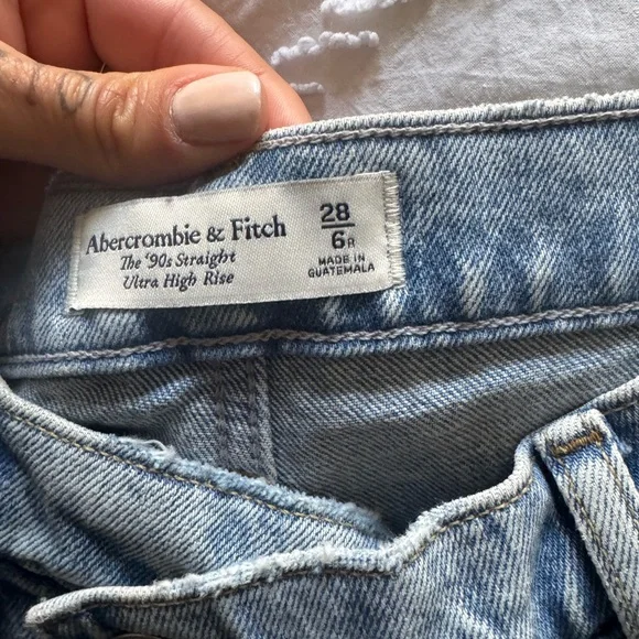 Abercrombie & Fitch Women's 90’s straight High Rise Crisscross Waist
Size 28 - Picture 8 of 8